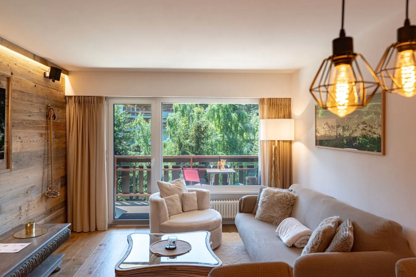 Cosy, Alpine and bright, 2 bedrooms, parking, Crans-Montana