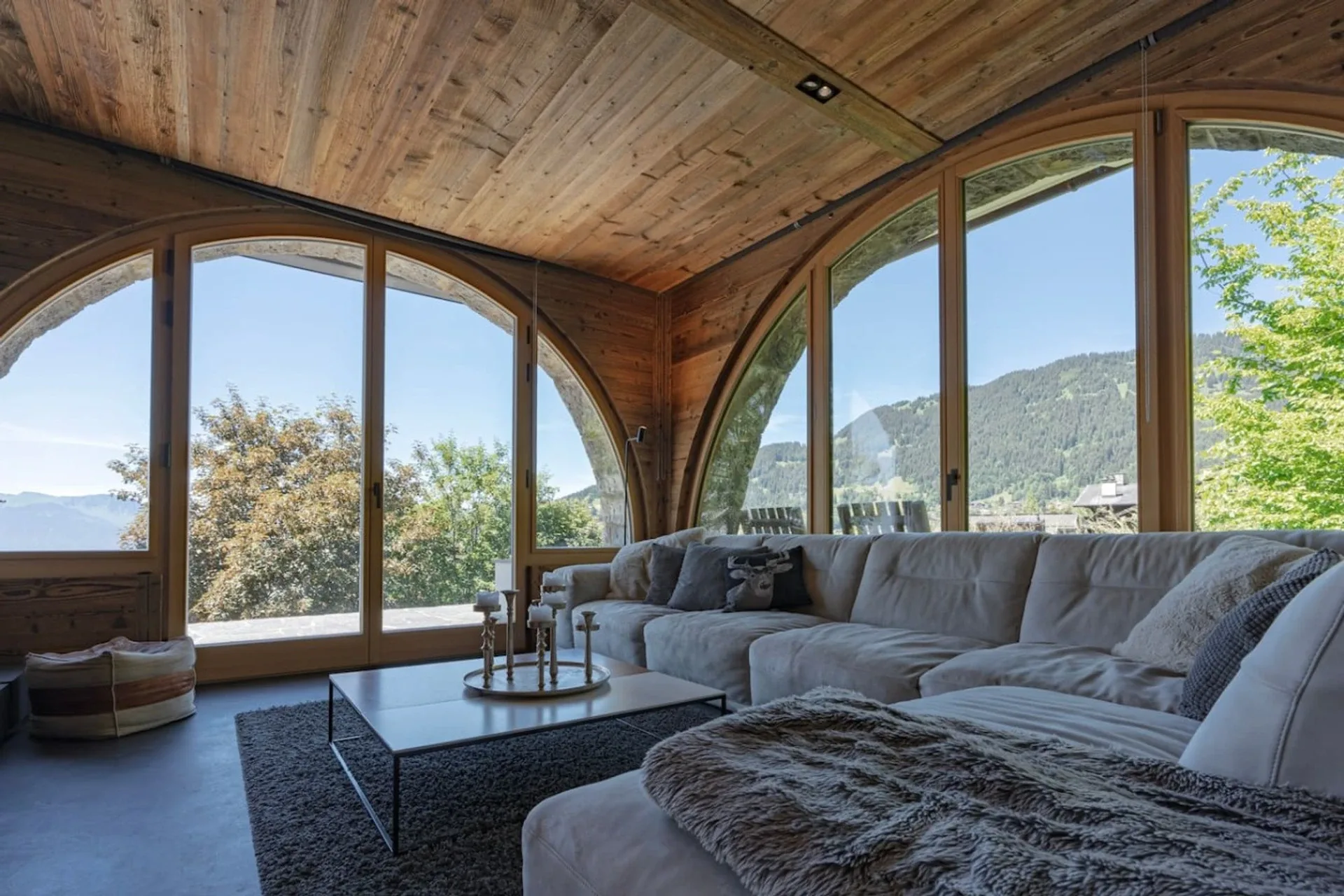 Bright living room of a holiday apartment in central Villars-sur-Ollon