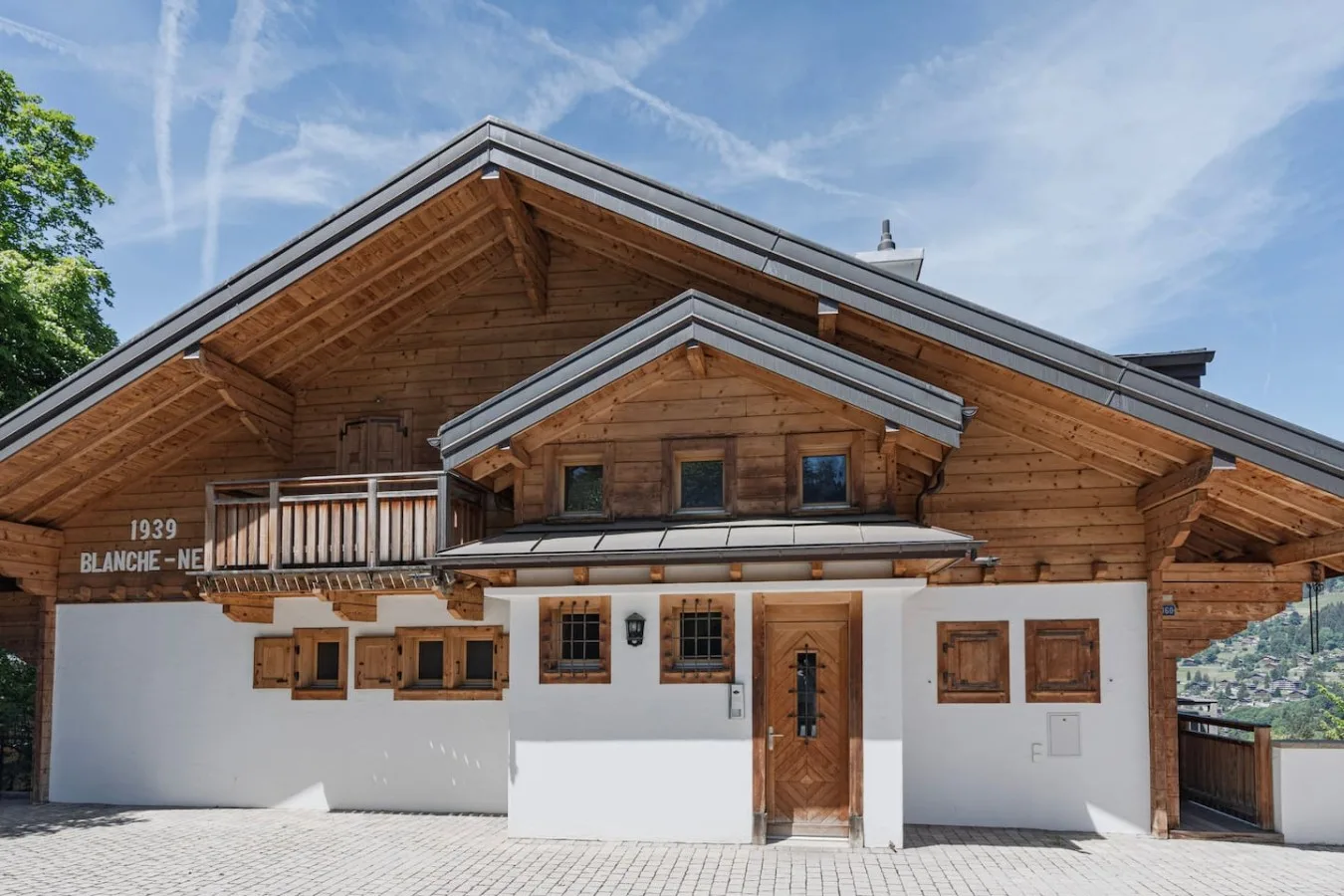 Chalet on Avenue Centrale in Villars-sur-Ollon housing the apartment with hammam