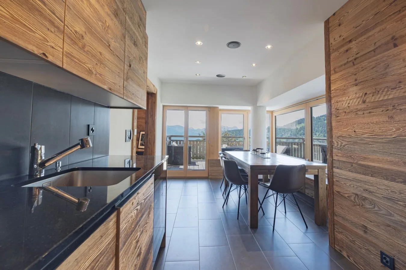 Dining table in front of the bay windows, holiday apartment in Villars