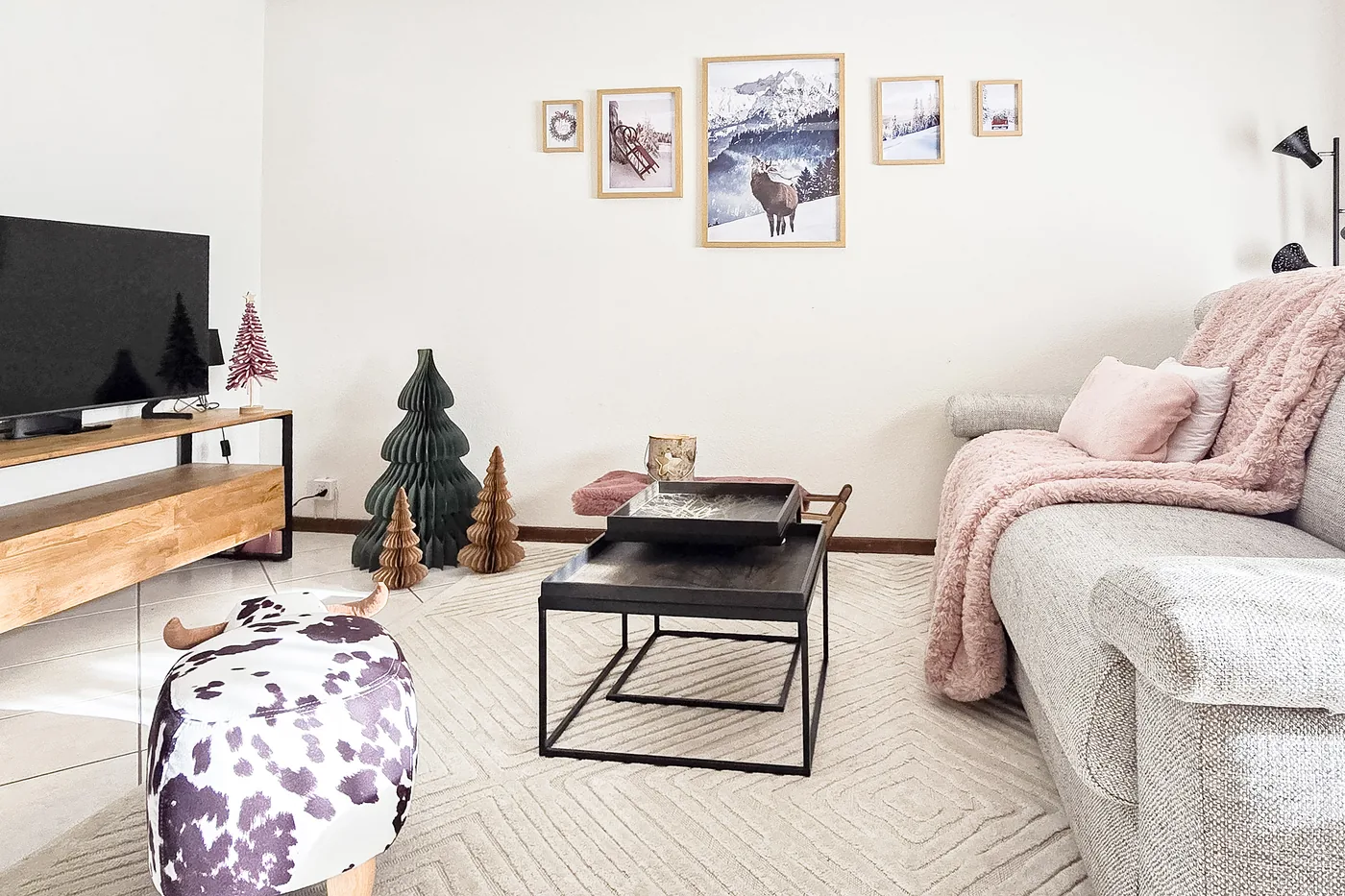 Salon avec canapé et décoration soignée d'un appartement en gestion locative