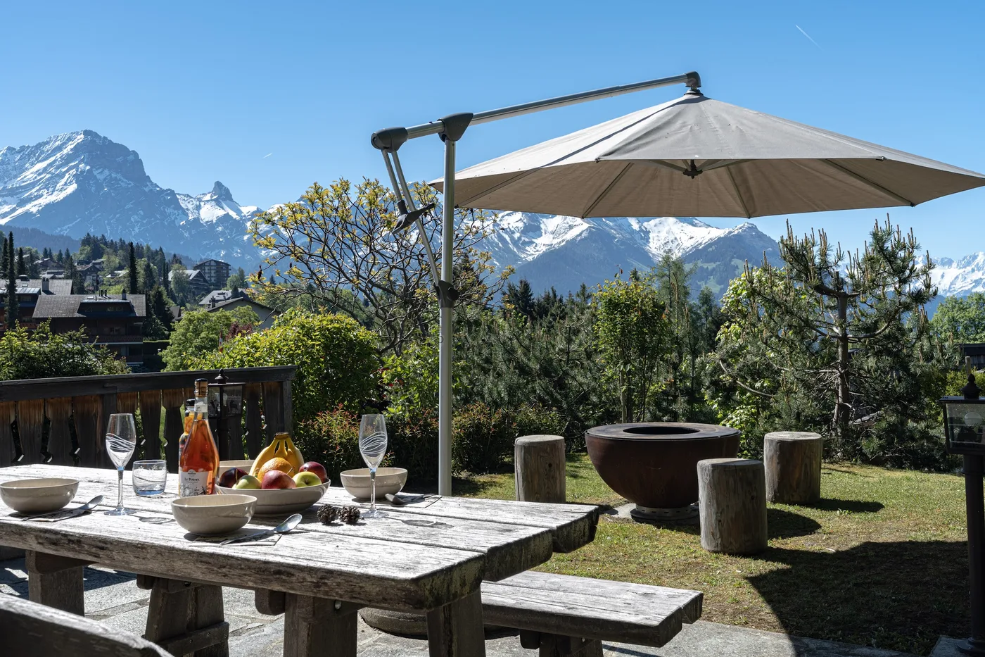 Terrasse avec vue sur les Alpes d'un chalet en location courte durée à Villars-sur-Ollon